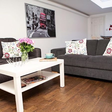 Apt 3, Trafalgar Sq Duplex, 3Rd & 4Th Floor By Indigo Flats London Kültér fotó