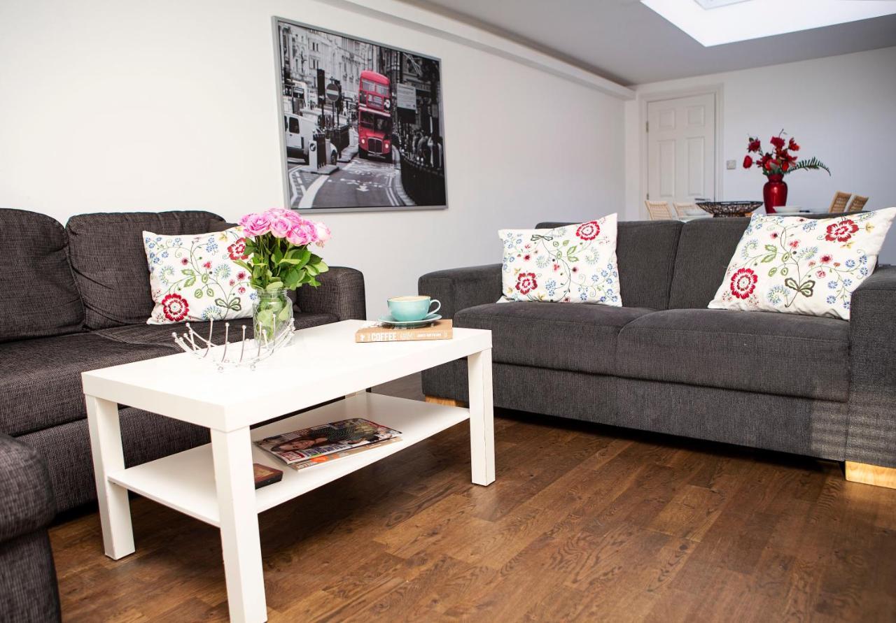Apt 3, Trafalgar Sq Duplex, 3Rd & 4Th Floor By Indigo Flats London Kültér fotó
