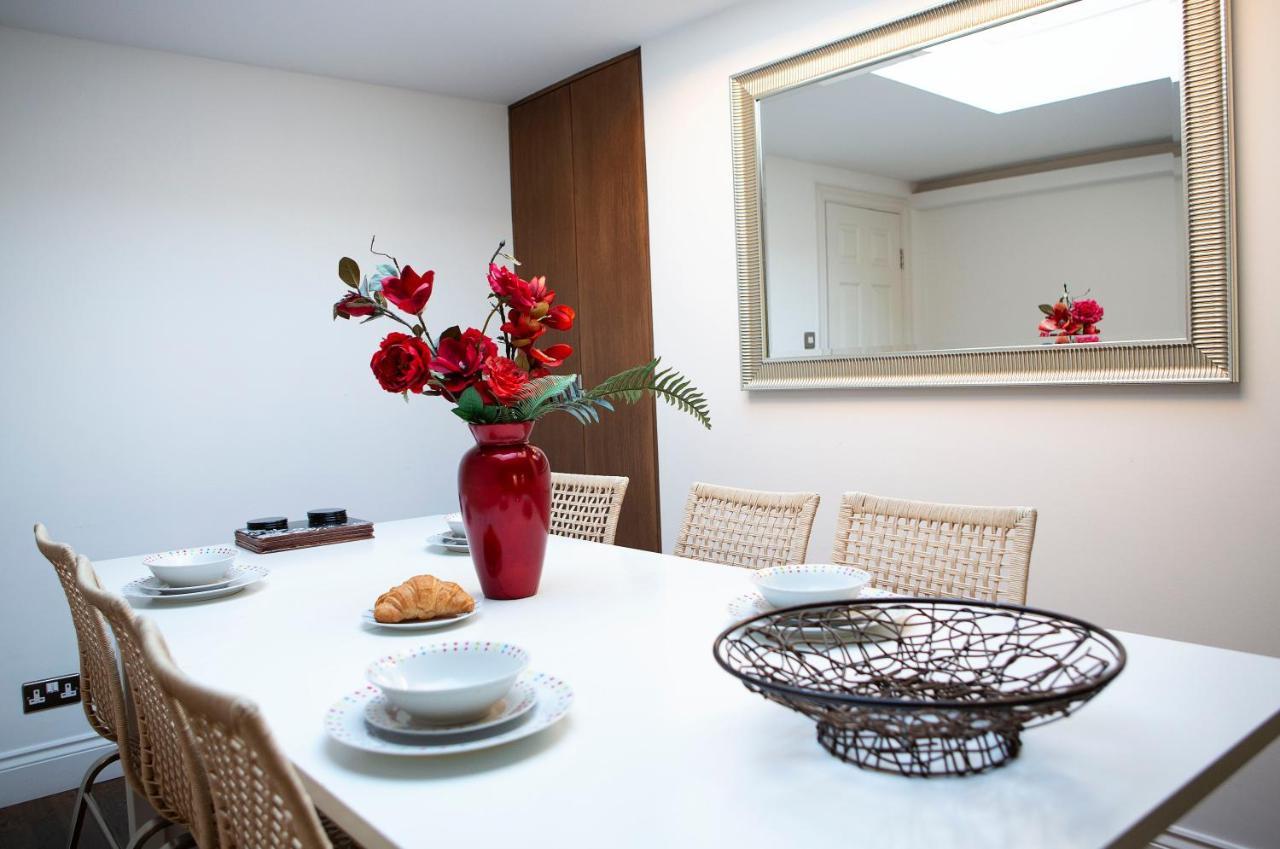Apt 3, Trafalgar Sq Duplex, 3Rd & 4Th Floor By Indigo Flats London Kültér fotó
